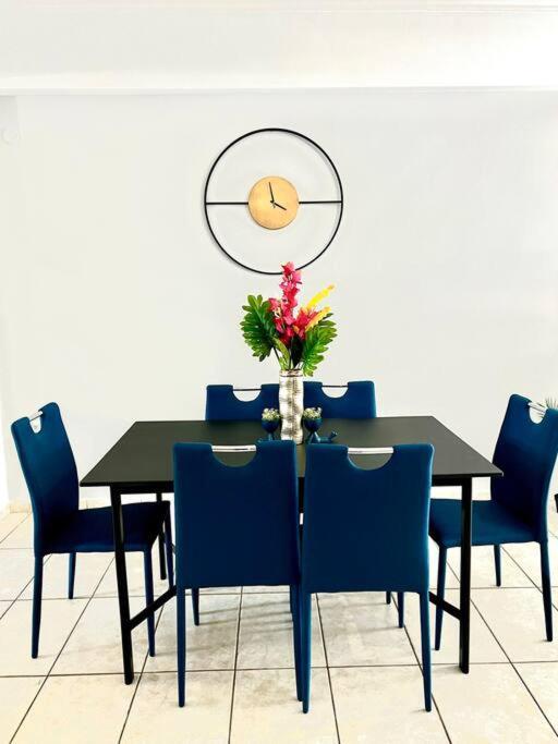 Modern Condo With Garage Near The Square And Beach آيجيون المظهر الخارجي الصورة
